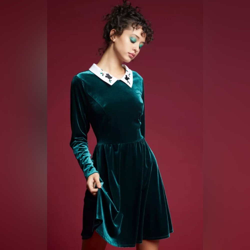 Her Universe Velvet Mickey and Minnie embroidered collar dress Peter Pan collar